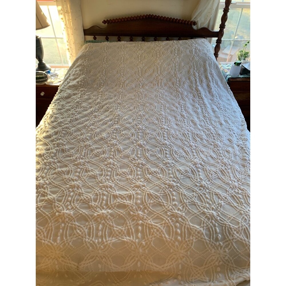 Vintage White Chenille Bedspread Intricate Pattern & Fringe 74 X 98 Inches Fring